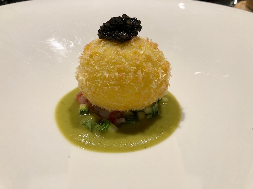 Ristorante Aquadulcis Uovo croccante, zucchine alla scapece, gamberi rossi e caviale