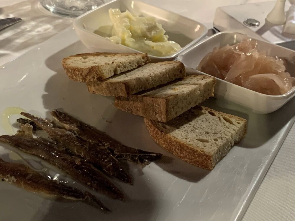 La Taverna del Mozzo, pane burro e alici