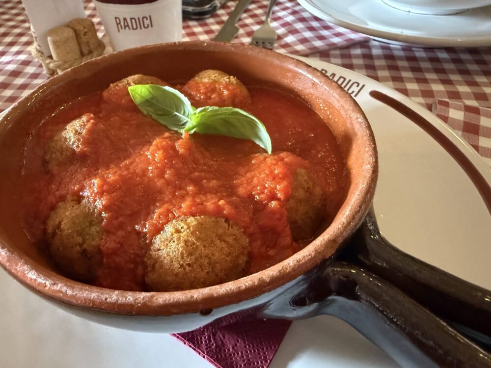 Radici - Polpette al sugo