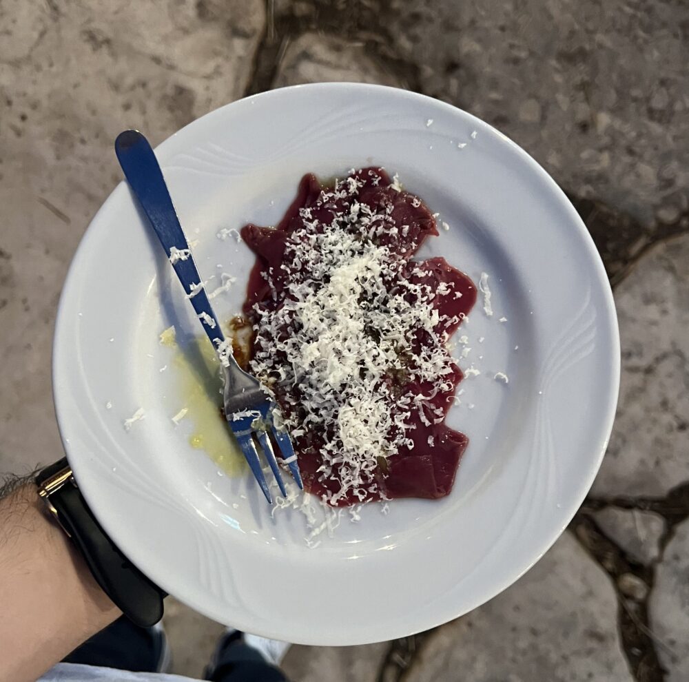 Carpaccio di cuore di manzo, caciocavallo 60 mesi, olio evo e aceto balsamico di chef Francesca Barone