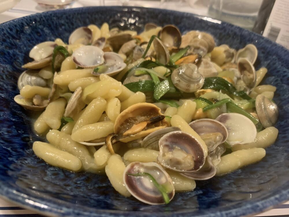  'A Tartana ad Acciaroli, cavatelli con cozze, lupini e zucchine