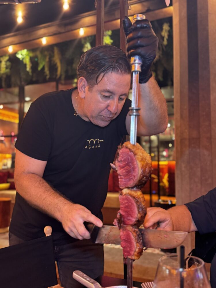 Jacanà Churrascaria-Il taglio della carne