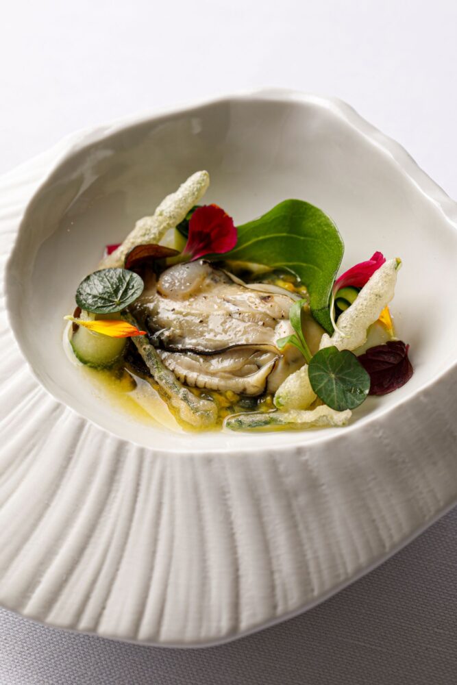 Appetizer - Ostriche con frutto della passione, cetriolo e Gin Mare - L'Olivo