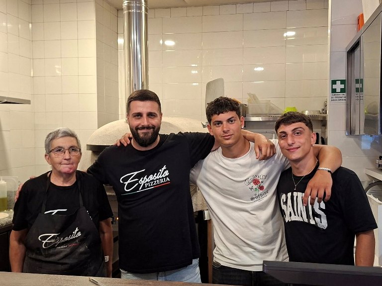 Esposito Pizzeria, Alfonso Esposito con Rosalba Scalea, Jacopo La Rocca e Alfonso De Simone