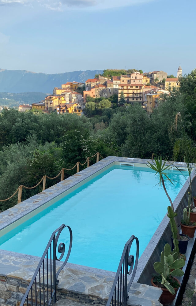 Il Convento e sullo sfondo Cuccaro Vetere