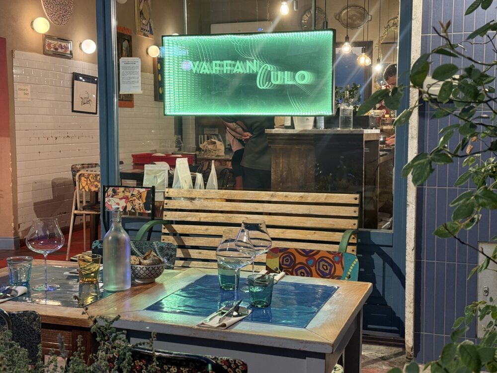 Ingresso - tavolo esterno - Cantina Antisociale