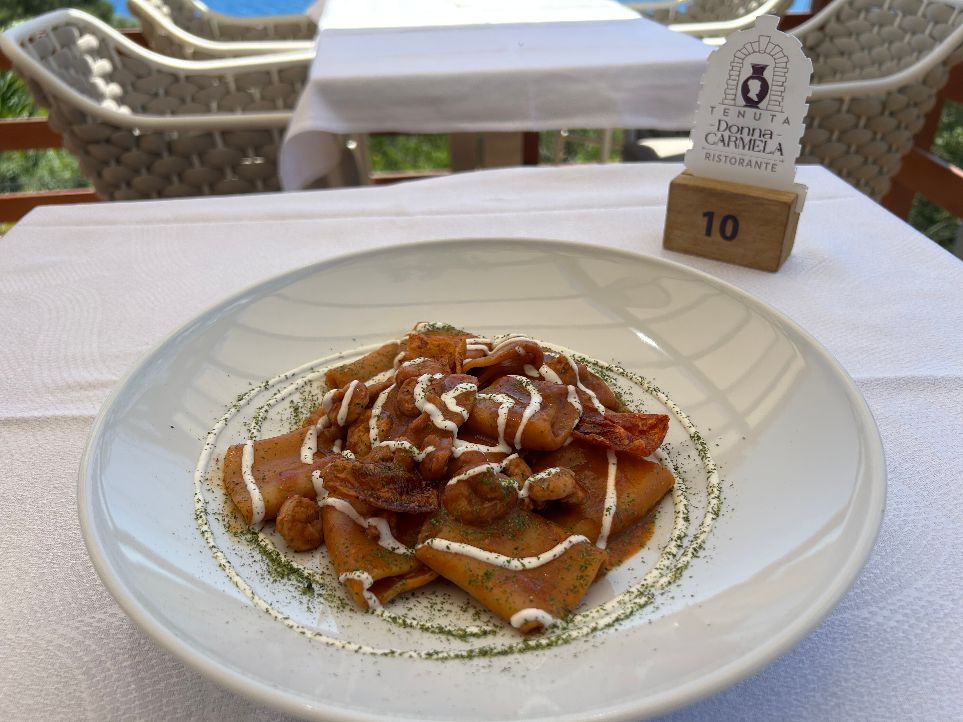 Ristorante Tenuta Donna Carmela - Paccheri com gamberi, burrata e pomodorini