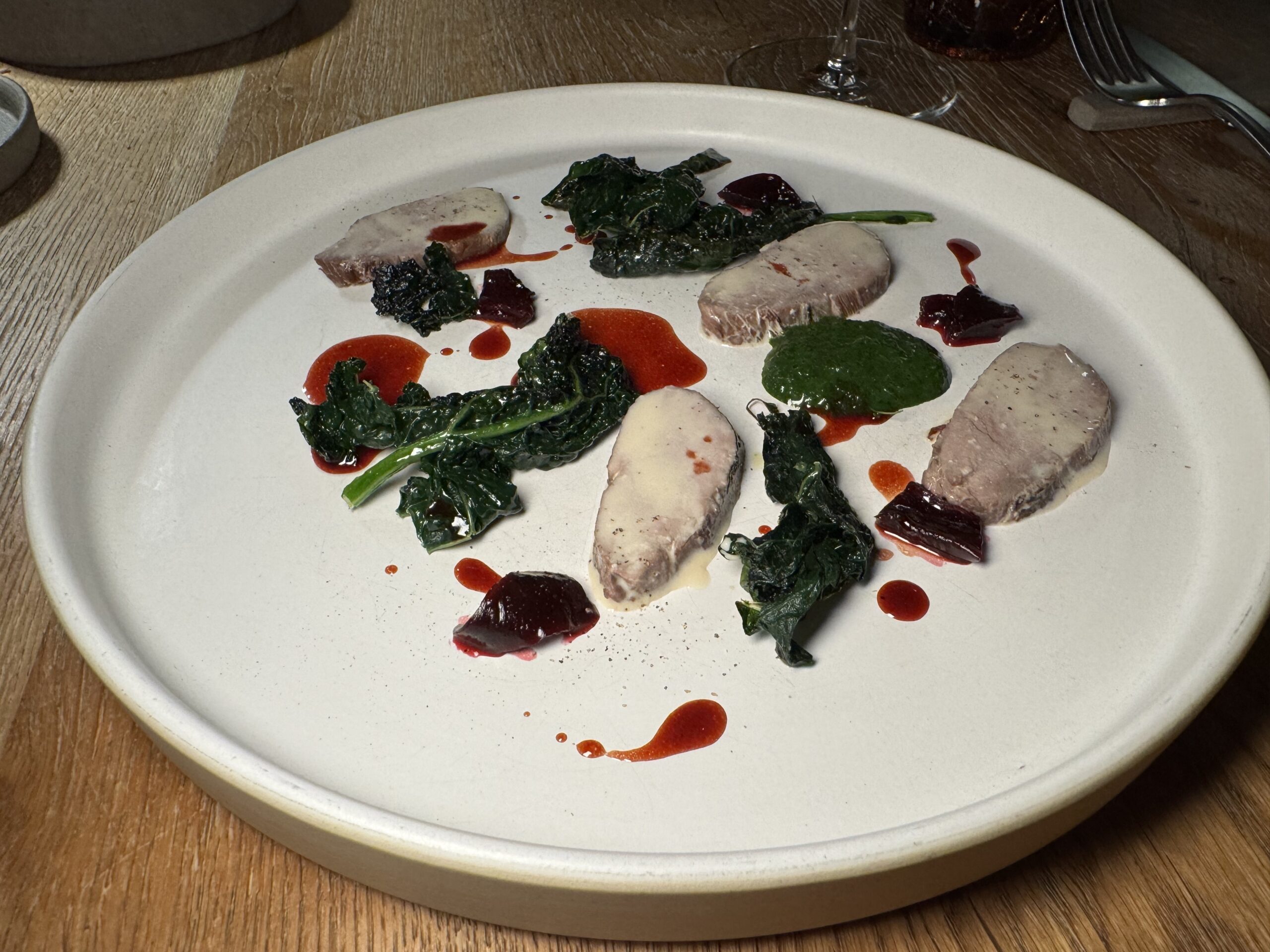 Cinghiale alle spezie e cavolo nero