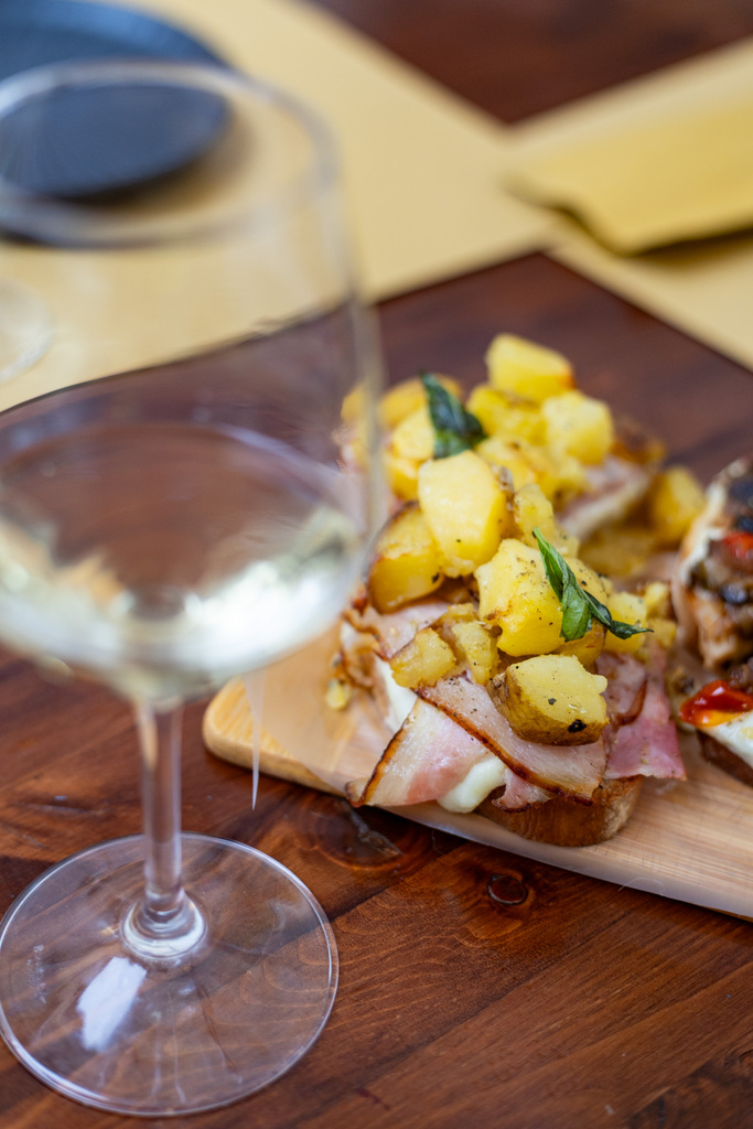 cucinAtipica, vino e bruschette