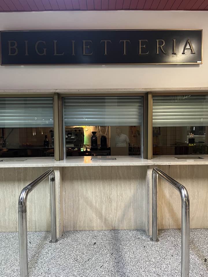 ex biglietteria ora bar