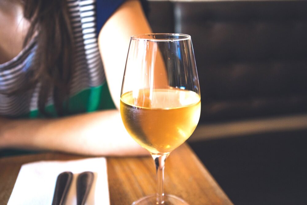 vino bianco calice bicchiere