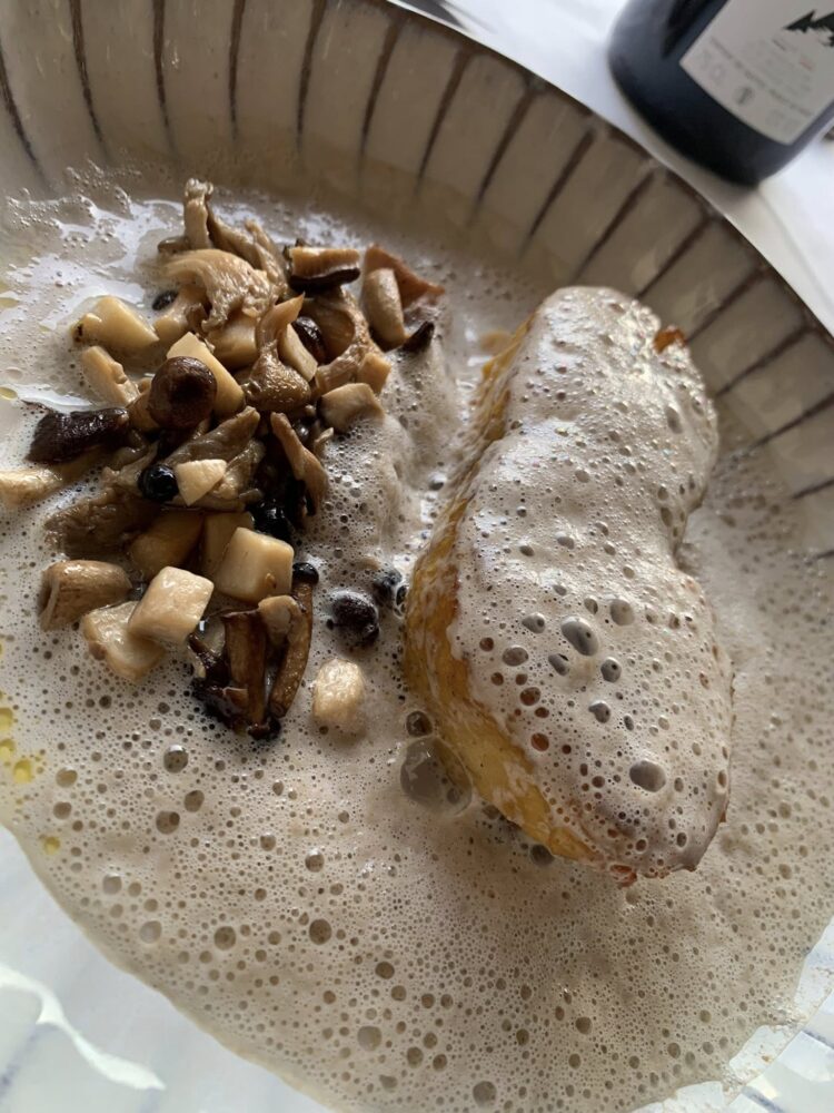 Restaurant Le Prieuré, pollo con salsa ai funghi