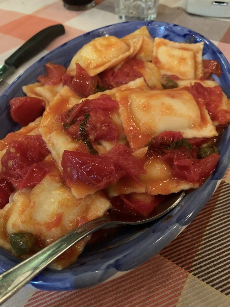 Agriturismo Capalia, ravioli con pomodorini e capperi