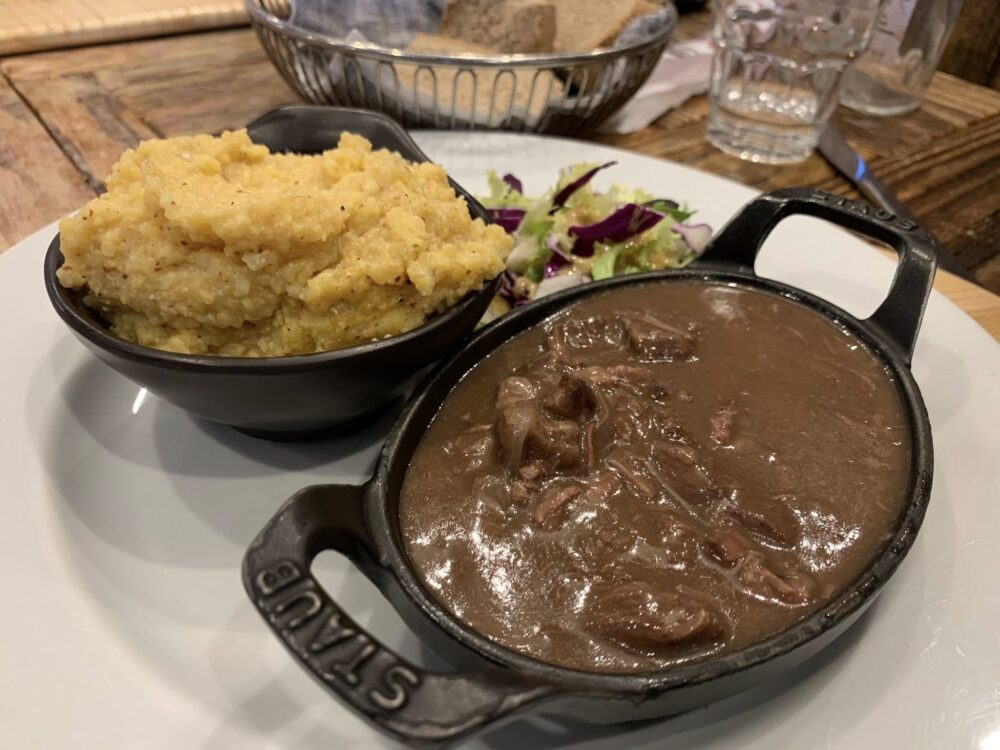 Osteria la Vache Folle, carbonada di vacca con polenta