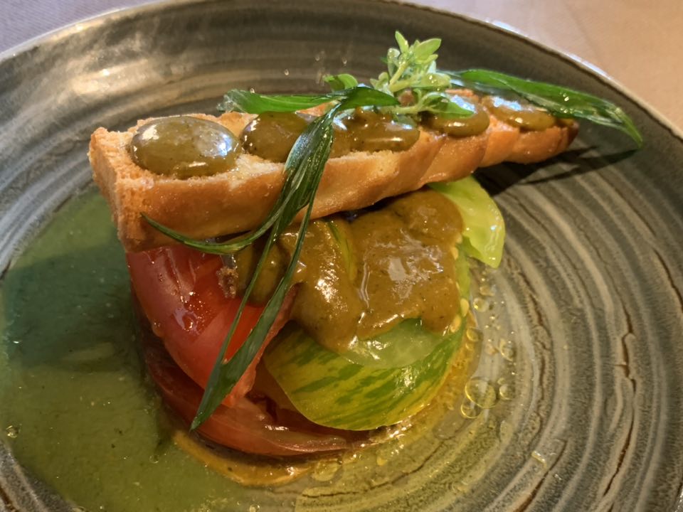 La ferme de Victorine, insalata di pomodori antichi con gazpacho di basilico