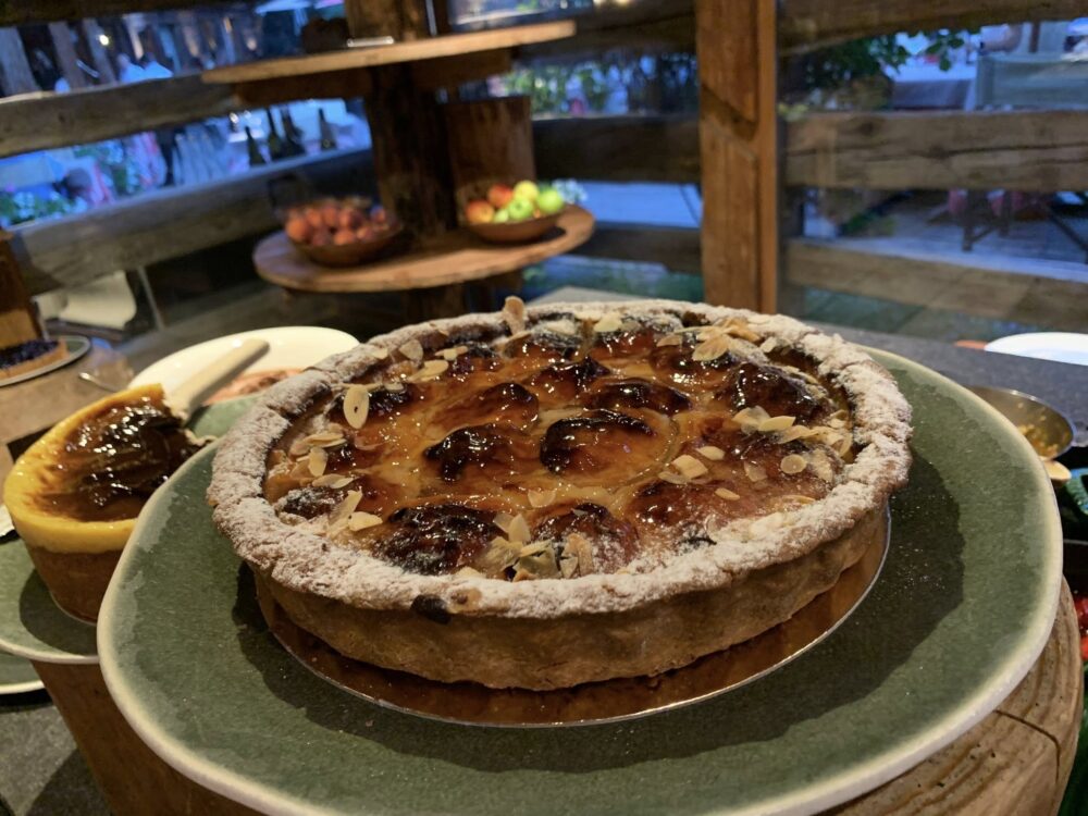 Les Fermes de Marie, buffet dei dolci, una delle torte