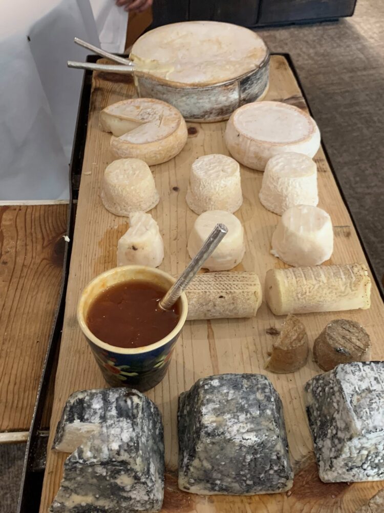 Le Clos des Senses, carrello formaggi, i caprini