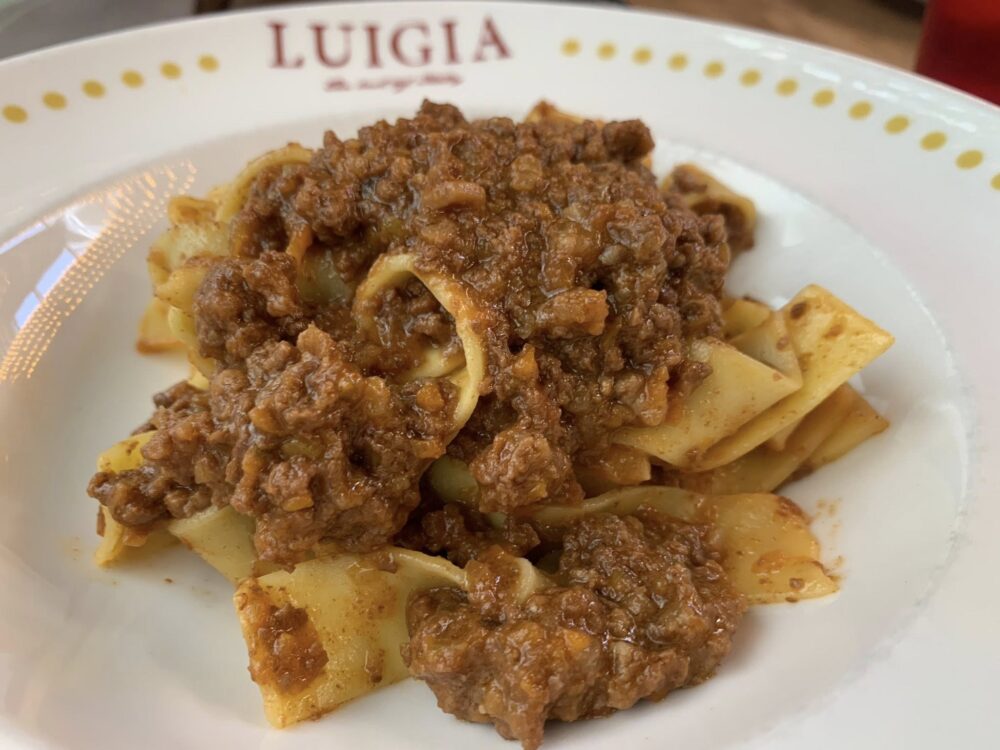 Luigia a Ginevra, pappardelle al ragù bolognese
