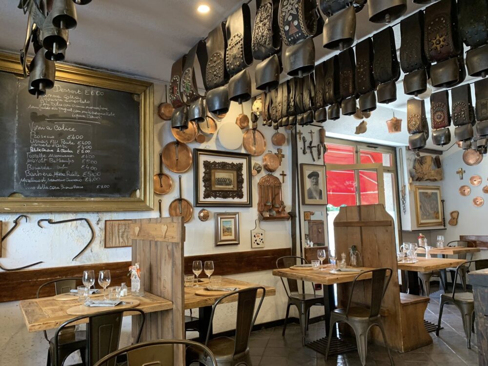 Osteria la Vache Folle, scorcio della sala