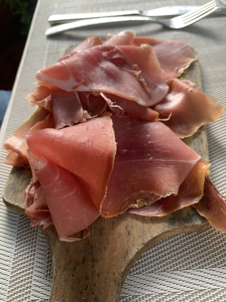 Le Torrent a Megeve, il prosciutto