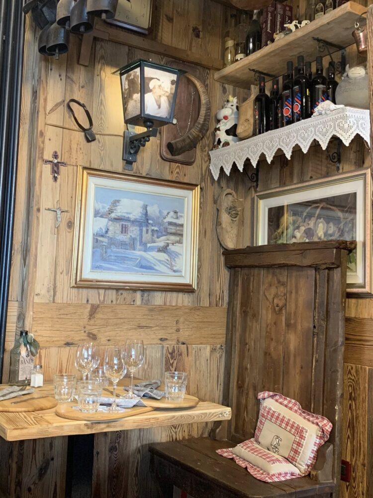 Osteria la Vache Folle, uno dei tavoli