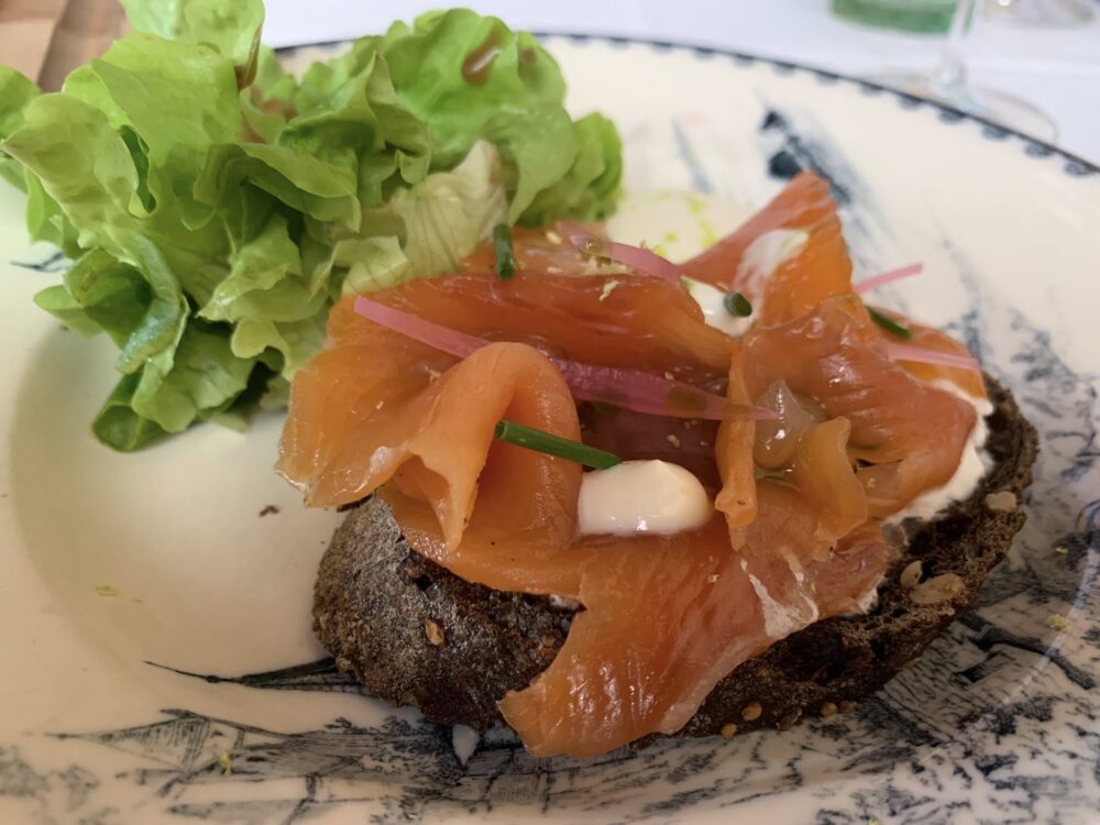 Restaurant Le Prieuré, smorrebrod con trota affumicata