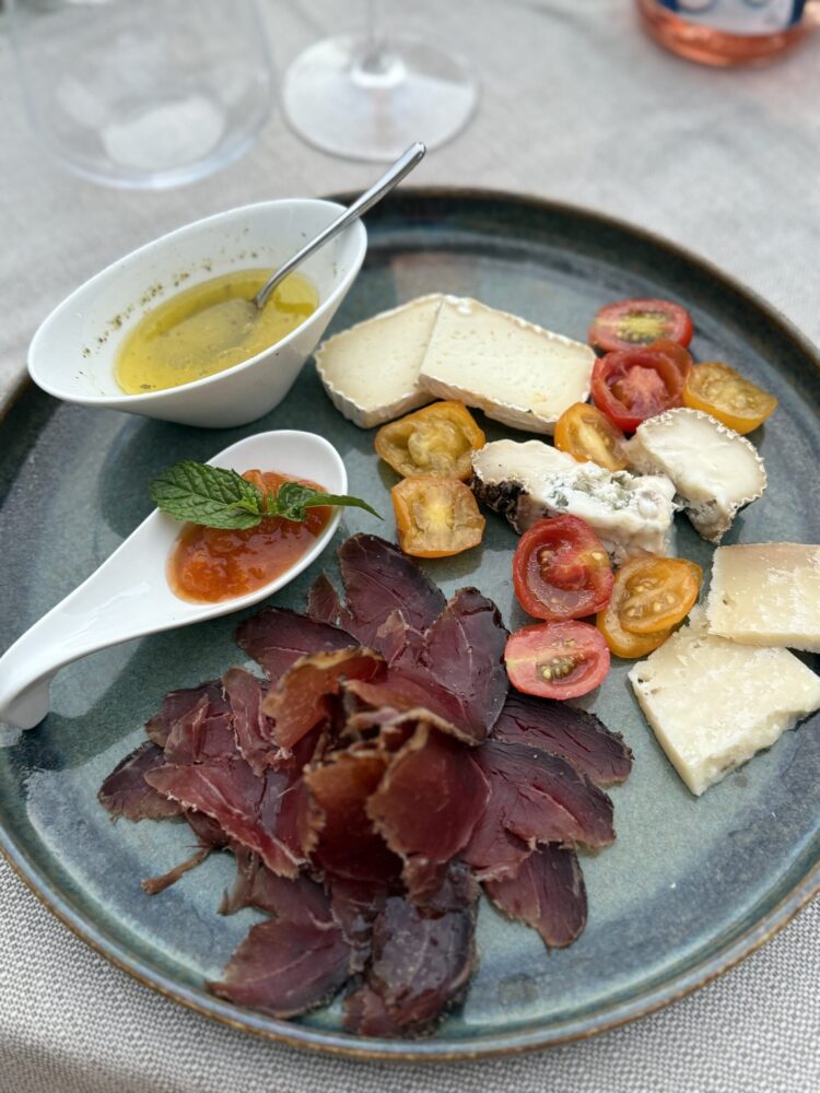 Bresaola di cinghiale e selezione di caprini, Hotel della Fortezza - Sorano