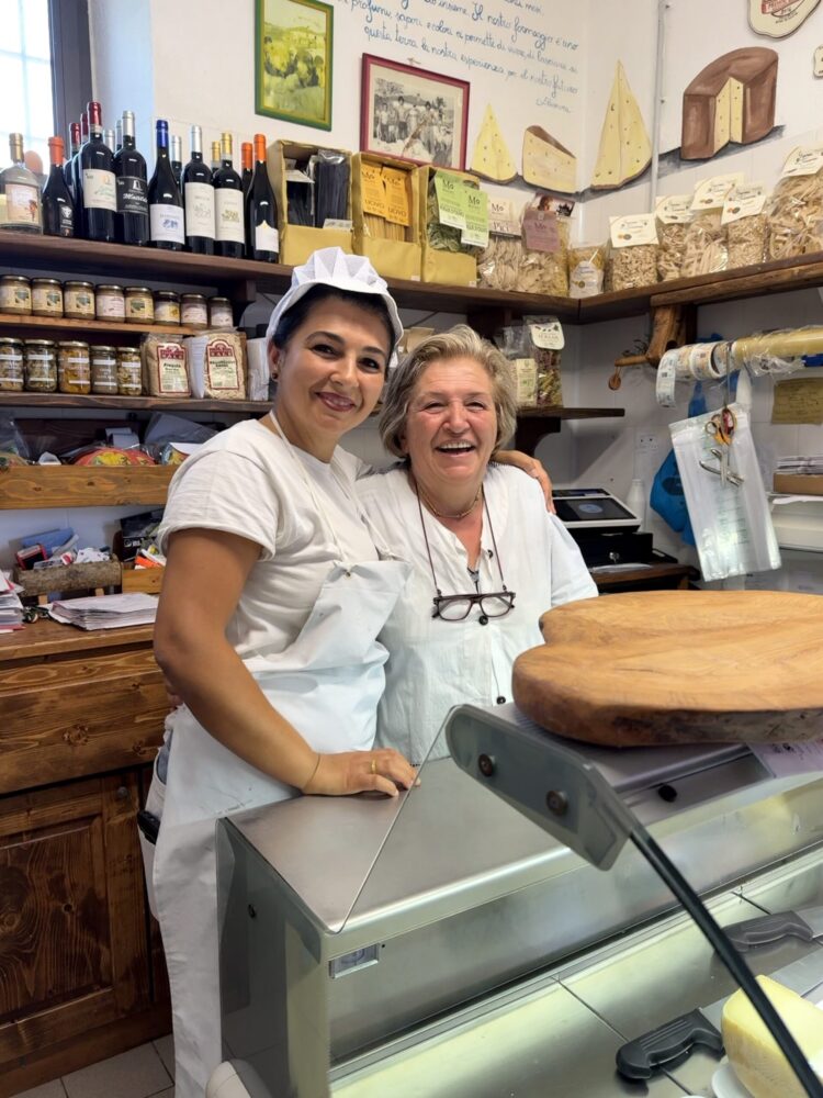Eleonora e sua mamma Serena - Caseificio I Renai