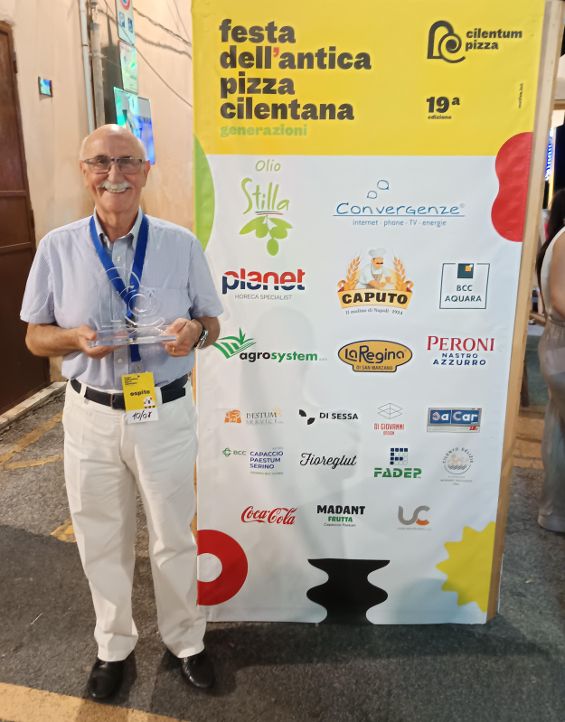 Enrico Malgi col Premio Giungano Cilentum