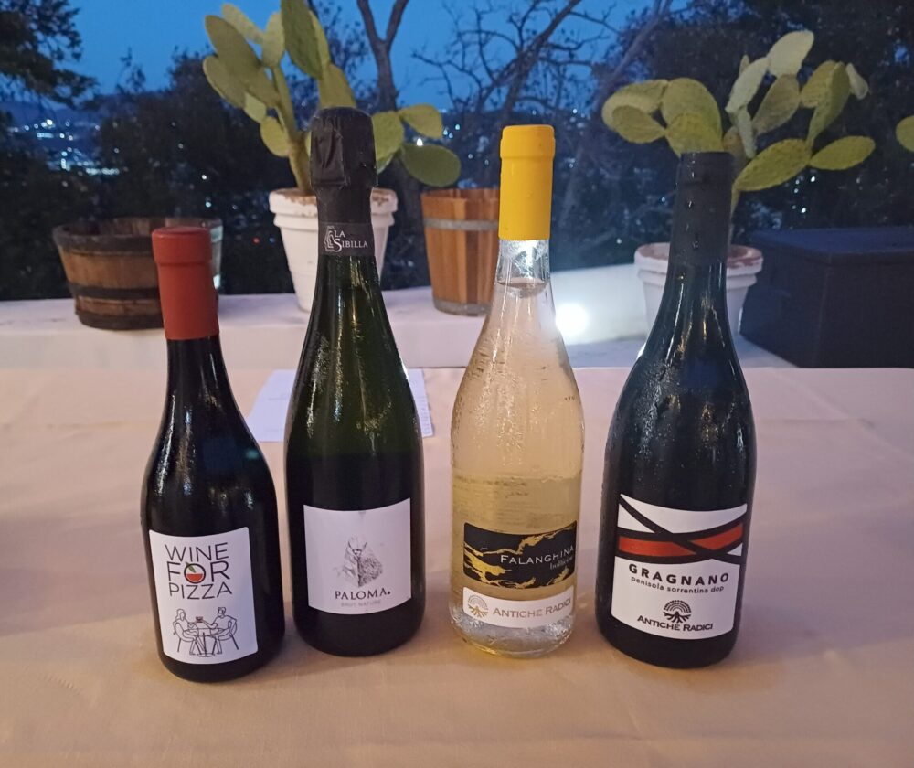 Da dx Gragnano e Falanghina Frizzante Antiche Radici, Paloma Metodo Classico La Sibilla, Wine for Pizza