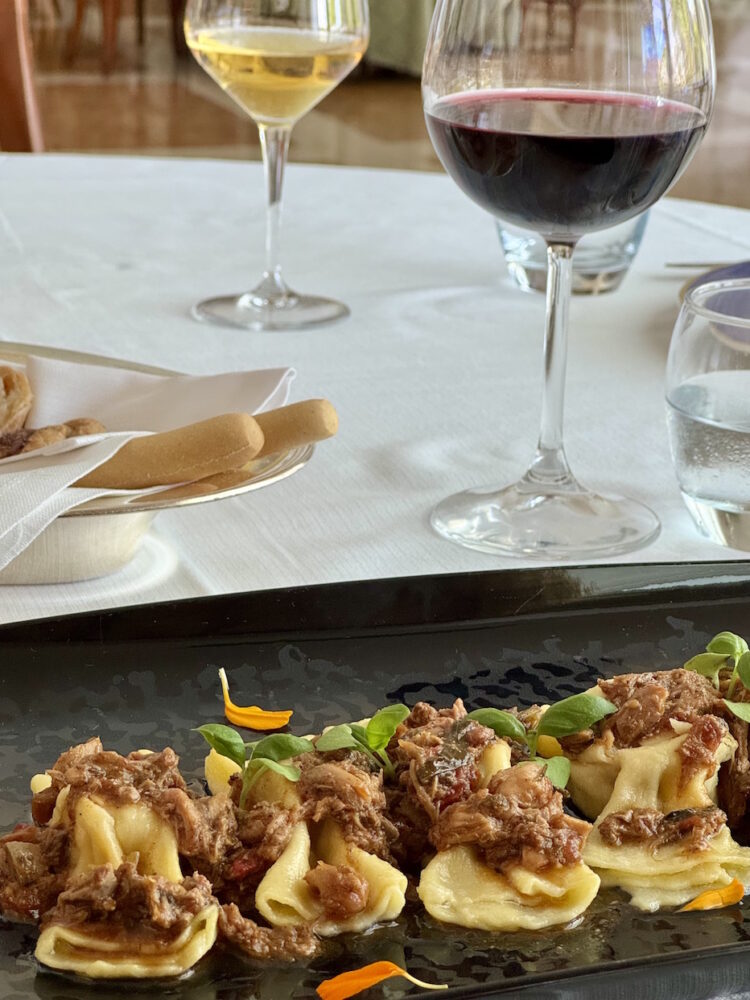 Caramelle di pasta fresca ripiene di coniglio all’ischitana