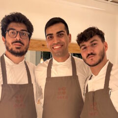 Da destra Nicolò Pipoli, lo chef Angelo Borrelli e Davide Passalacqua