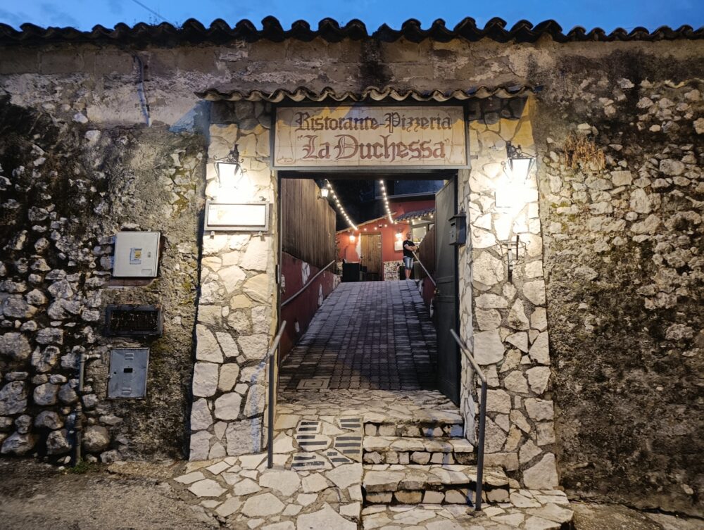 La Duchessa - L'Ingresso