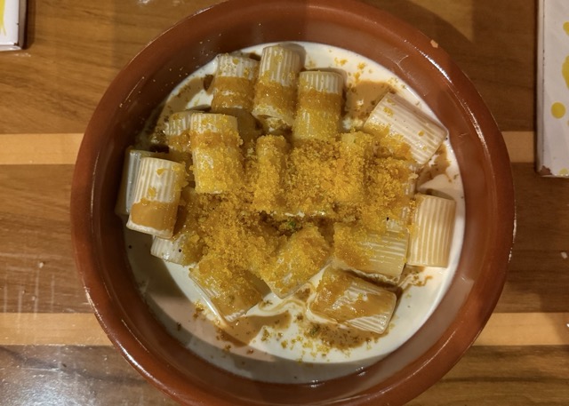 Meraviglia by Farmacia dei Sani - mezze maniche con cacio, bottarga e ricci di mare