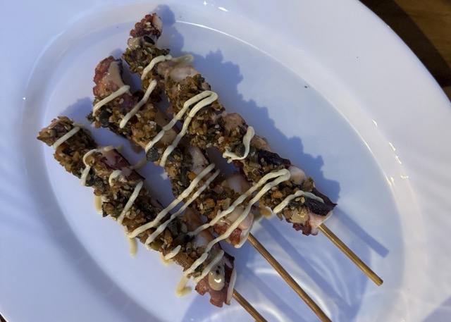 Meraviglia by Farmacia dei Sani - spiedino di polpo con arachidi e lime