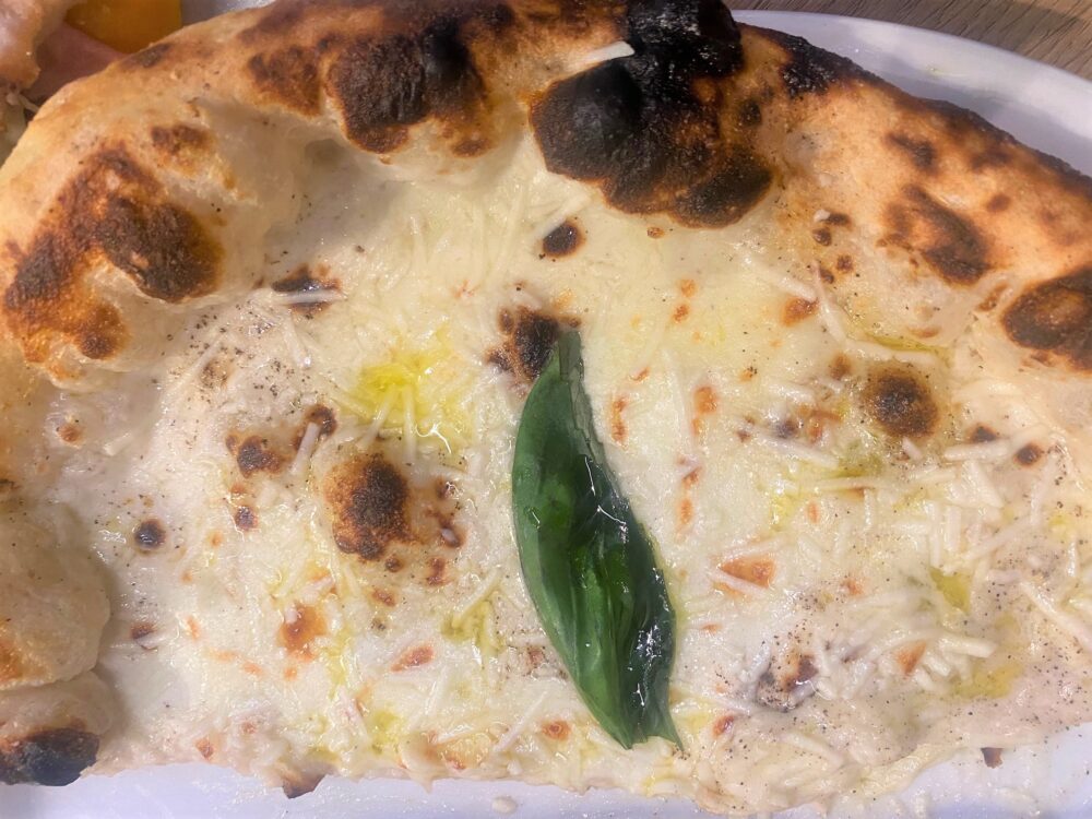 Pizza Cacio e Pepe rivisitata - La Ginestra Pizza Lab