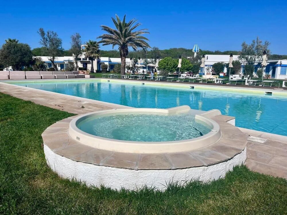 RIVA DI PALO RESORT, PARCO CON PISCINA