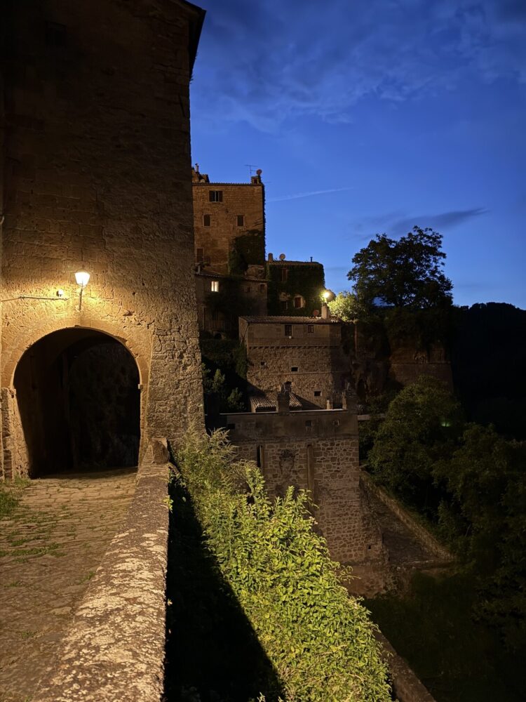 Trekking notturno, Hotel della Fortezza - Sorano