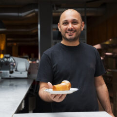 Lo chef Ciro Di Maio con il suo babà