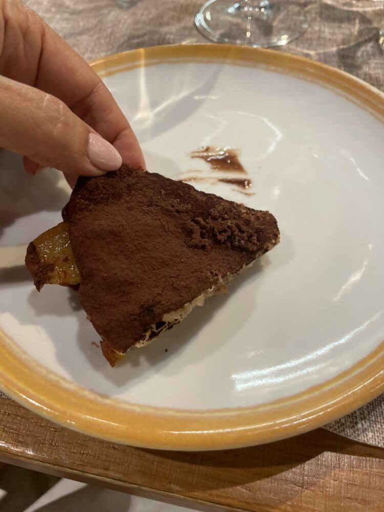 Pizza dolce cioccolato e albicocche