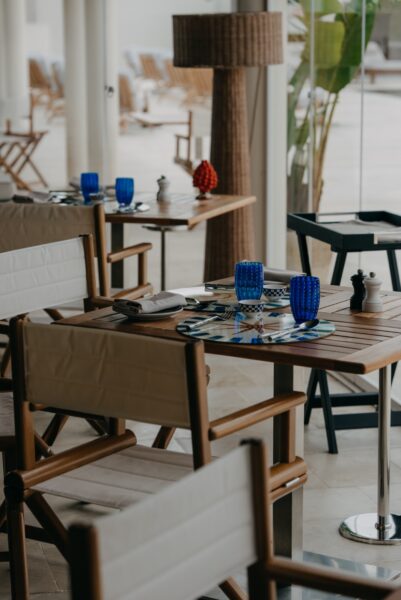 Gli interni di Casa Pasta, il ristorante di materia a bordo piscina