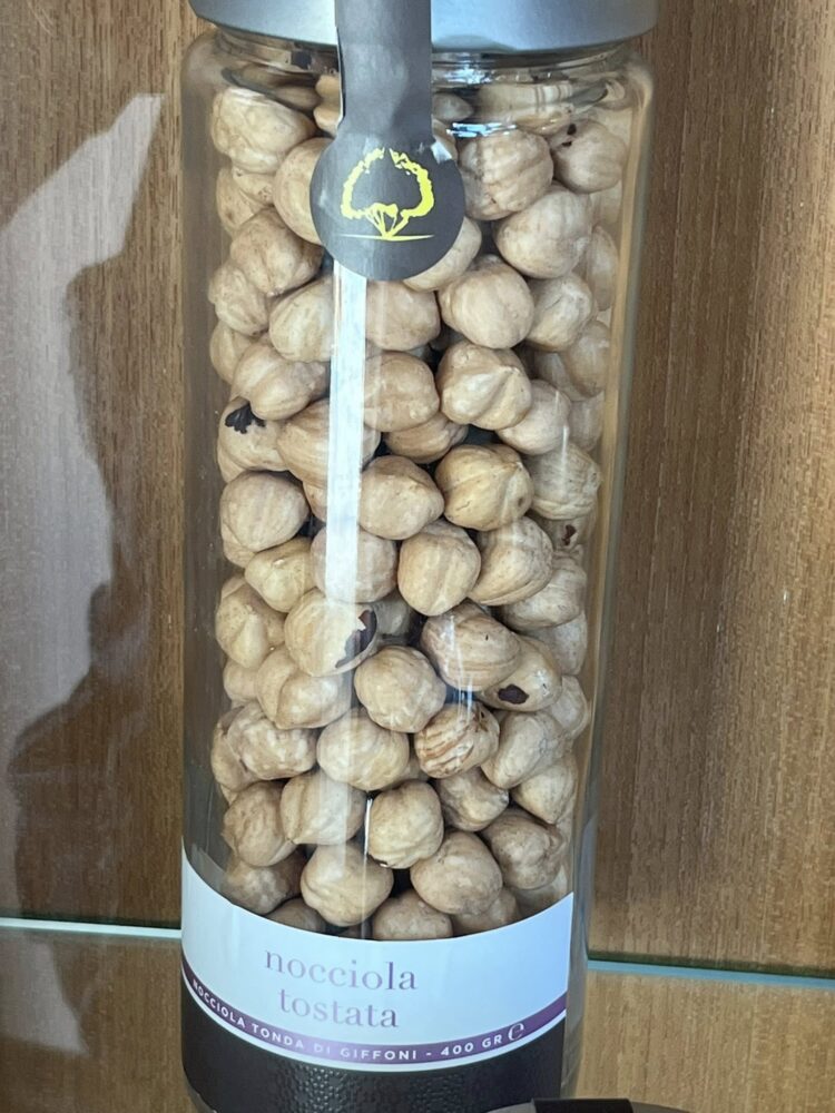 nocciole in vaso
