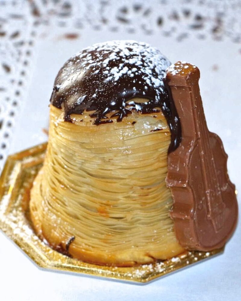 il ricordo di Pino Daniele con il dolce Pinuccio