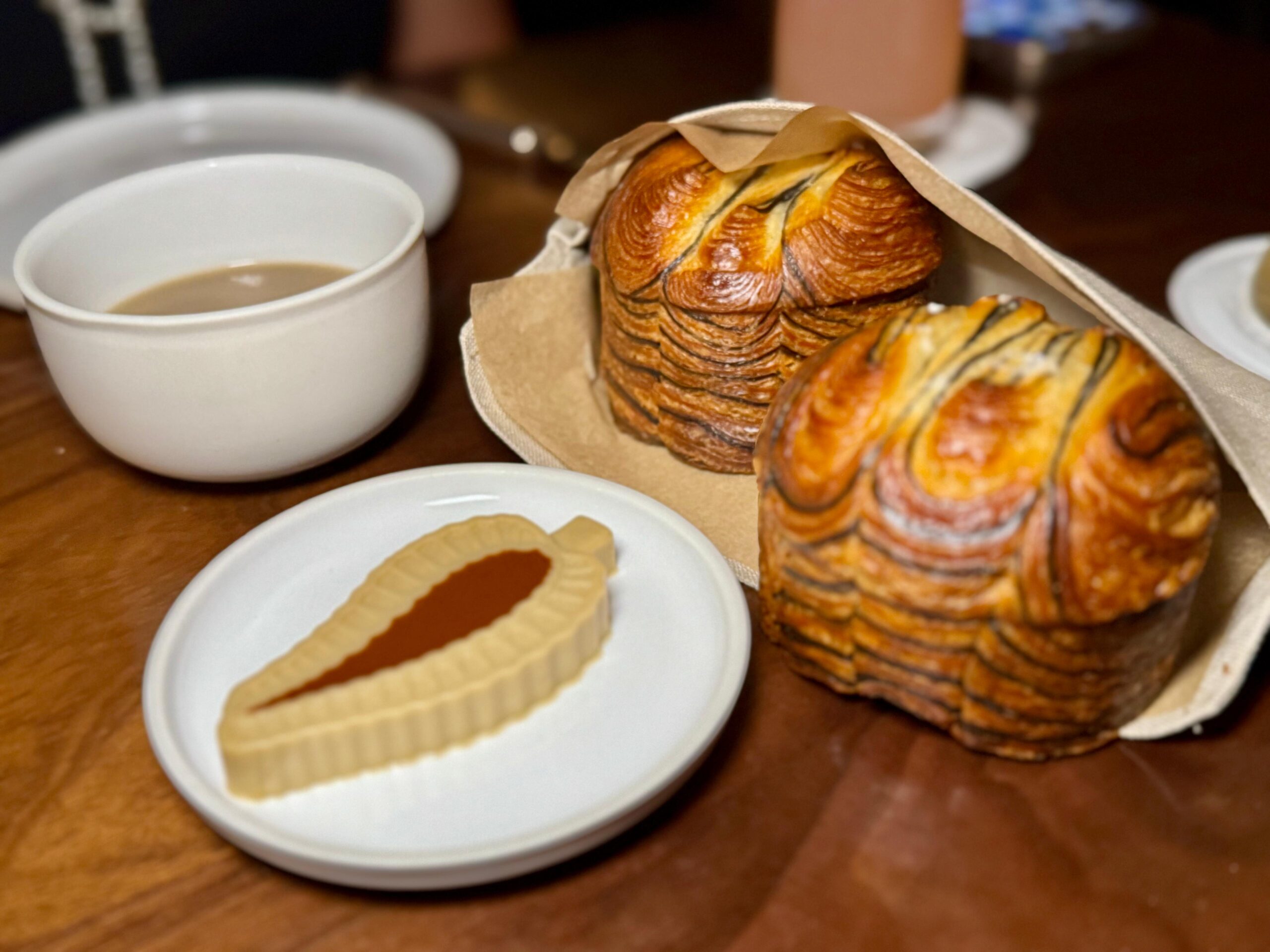 pane sfogliato ai funghi con burro e salsa ai funghi