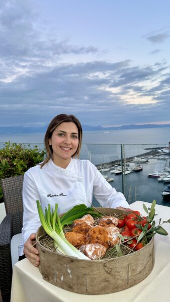 Federica Finzi con la sua preparazione Pizzo Salentino