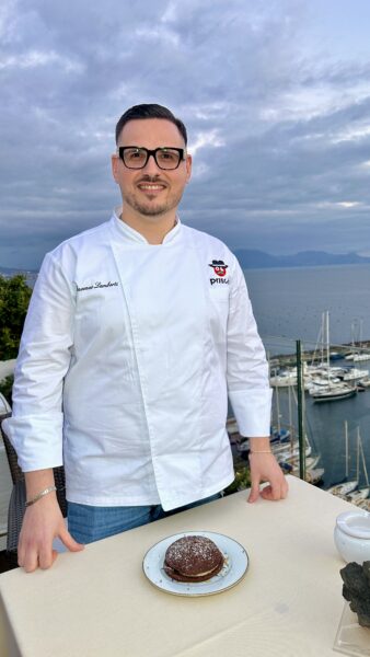Vincenzo Lamberti con la sua preparazione Dolceburger al cacao