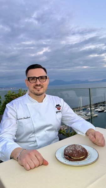 Vincenzo Lamberti con la sua preparazione Dolceburger al cacao