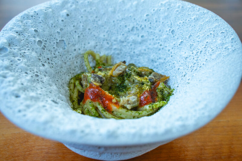 Spaghettone Vongole e ‘nduja – アサリとドゥジャのスパゲッティ di Giovanni Gigante