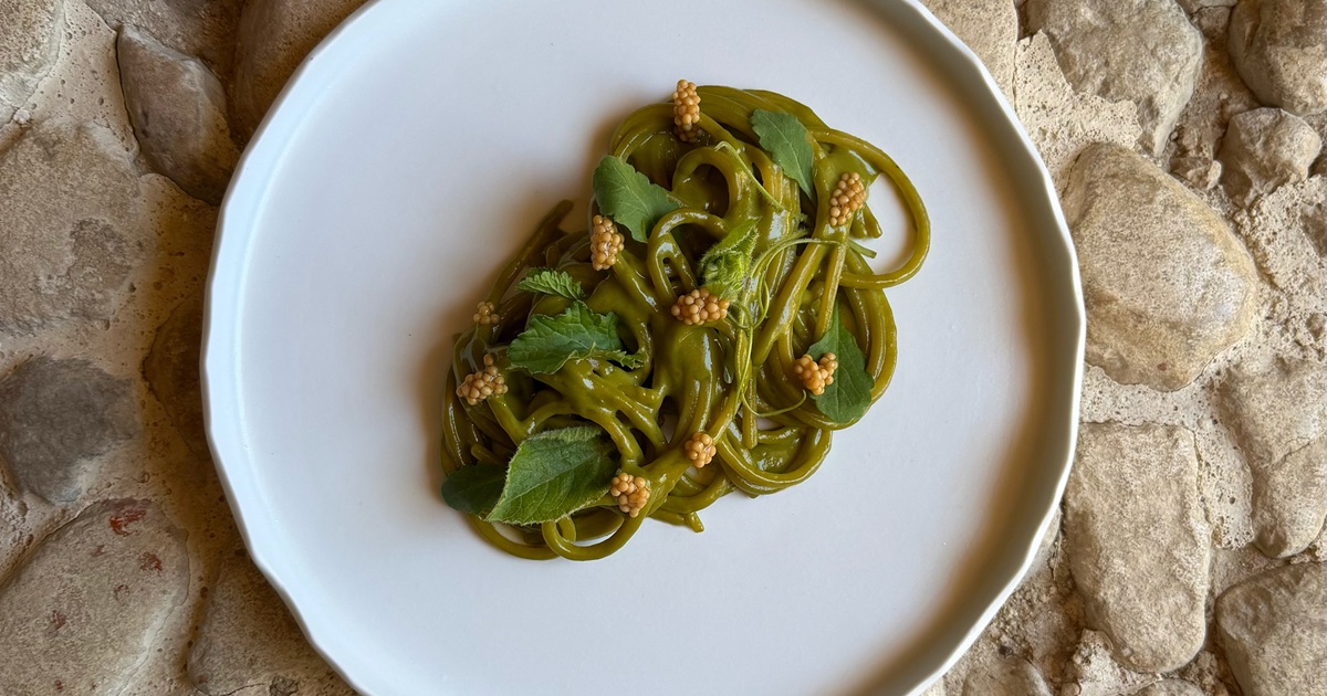Spaghetti alla chitarra, cucuzza e tenerumi: la ricetta di Francesco Giura