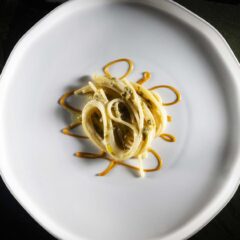 “RIFLESSIONE” - Spaghetti alla chitarra di Gragnano cotti in acqua di Fiore Sardo, composta di nespole e tapenade di olive, capperi e acciughe: la ricetta di Federico Zappalà